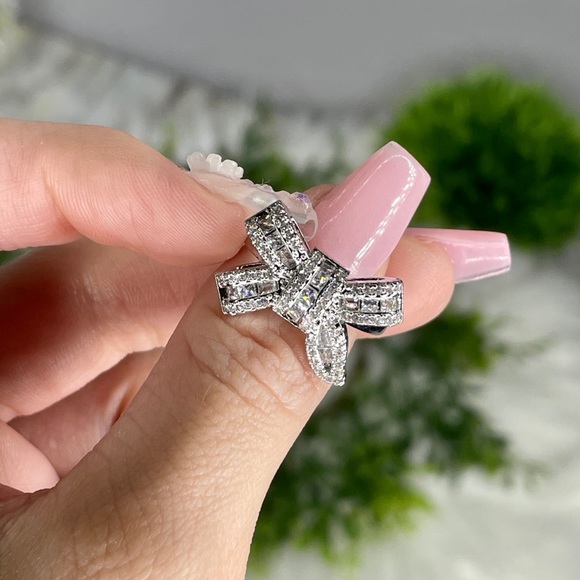 Bow Ring 💍 - Picture 2 of 3